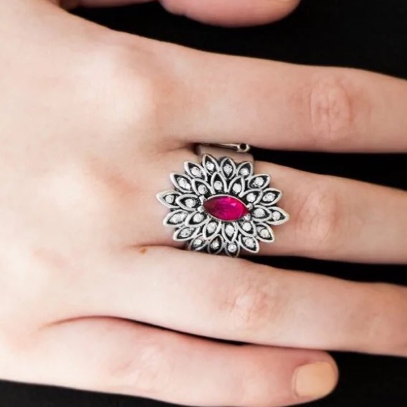 Blooming Fireworks - pink - Paparazzi ring